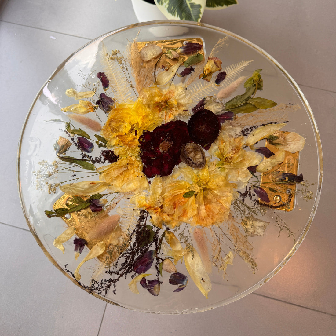 Flower preservation table