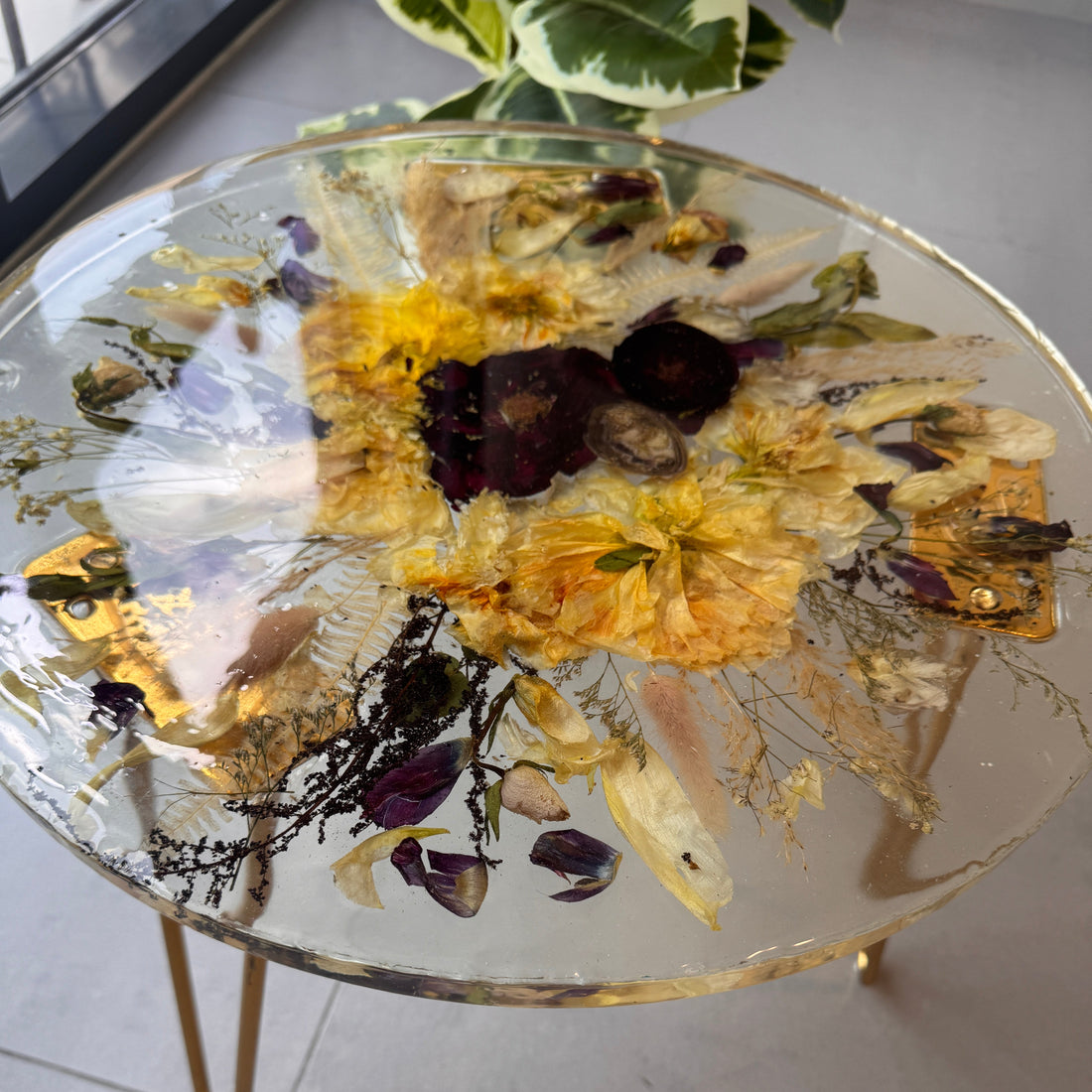 Flower preservation table